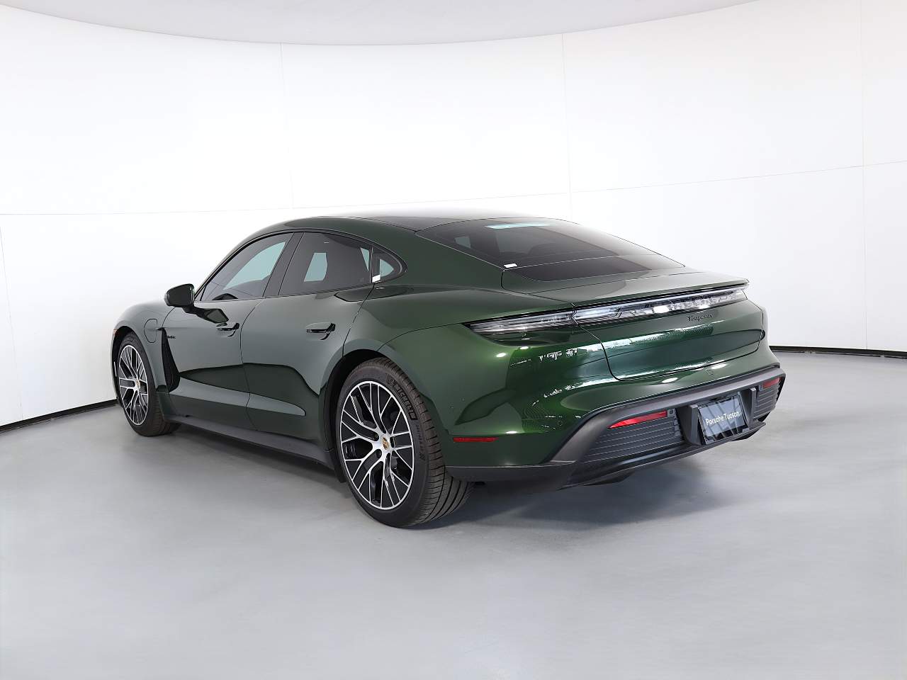 2025 Porsche Taycan photo 3