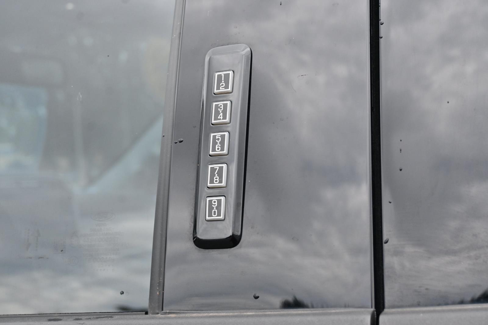 2023 Ford F-350 Lariat photo 13