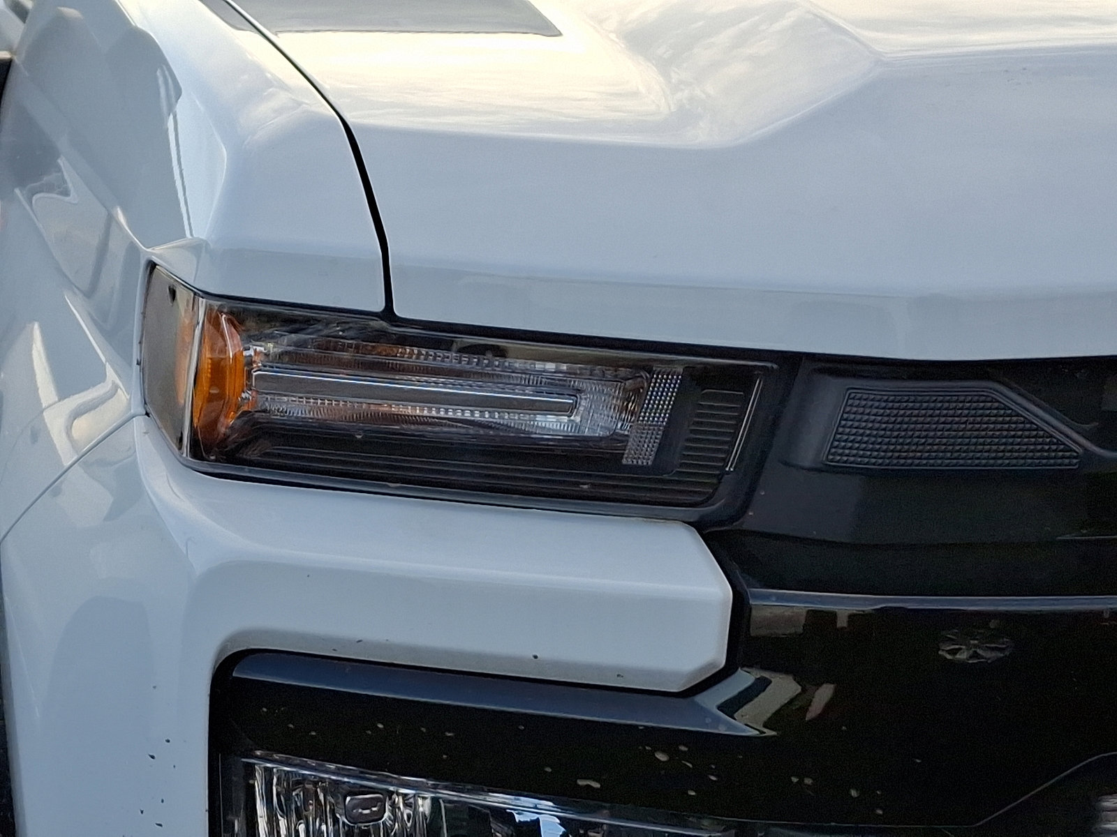 2025 Chevrolet Silverado 3500HD photo 2