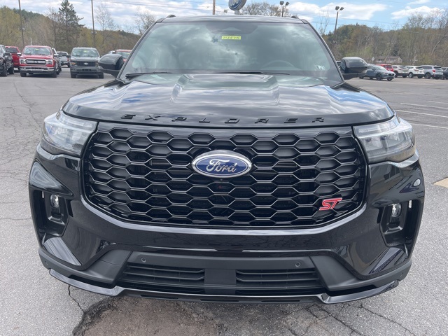 2025 Ford Explorer ST photo 2