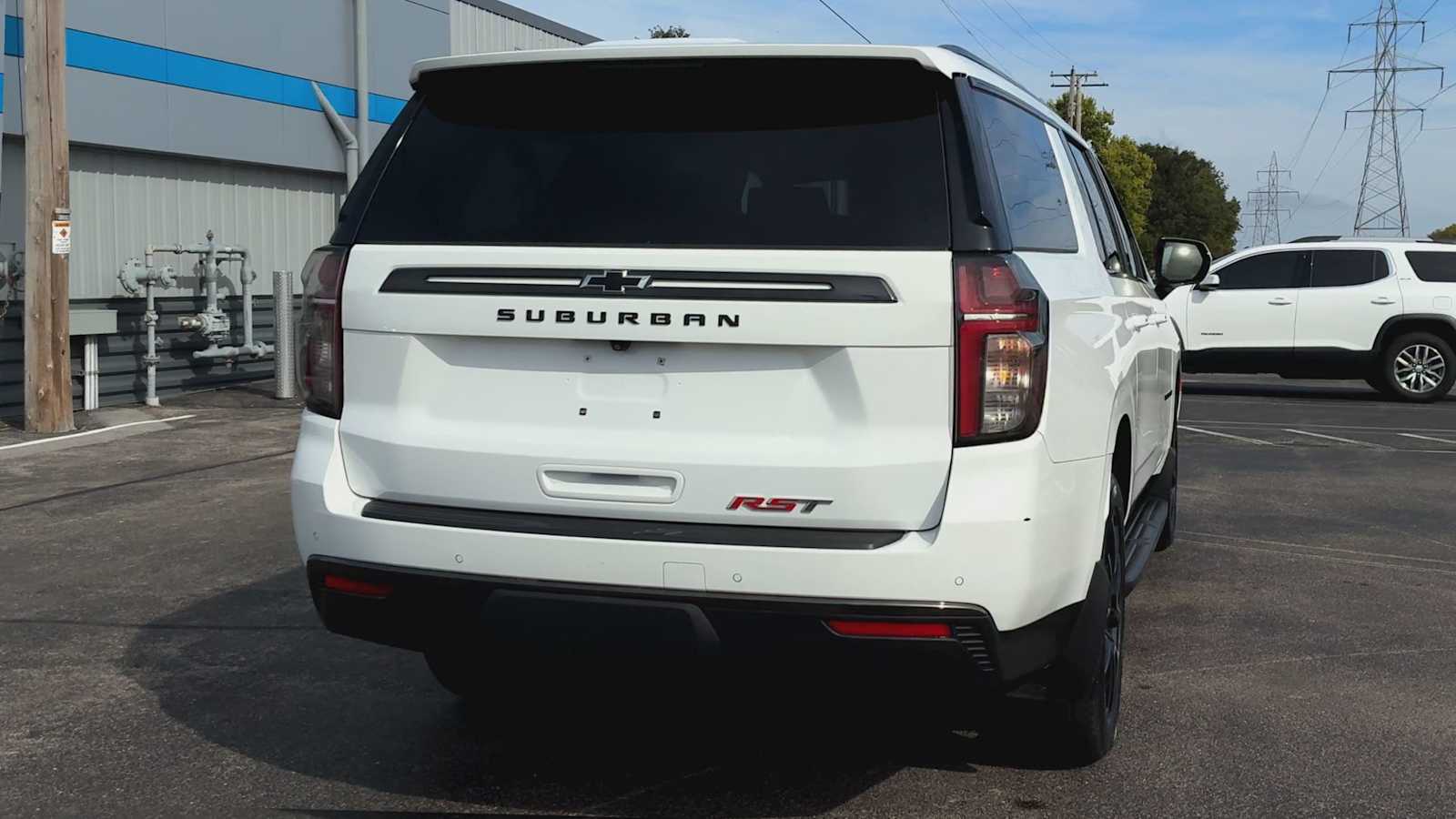 2021 Chevrolet Suburban RST photo 2