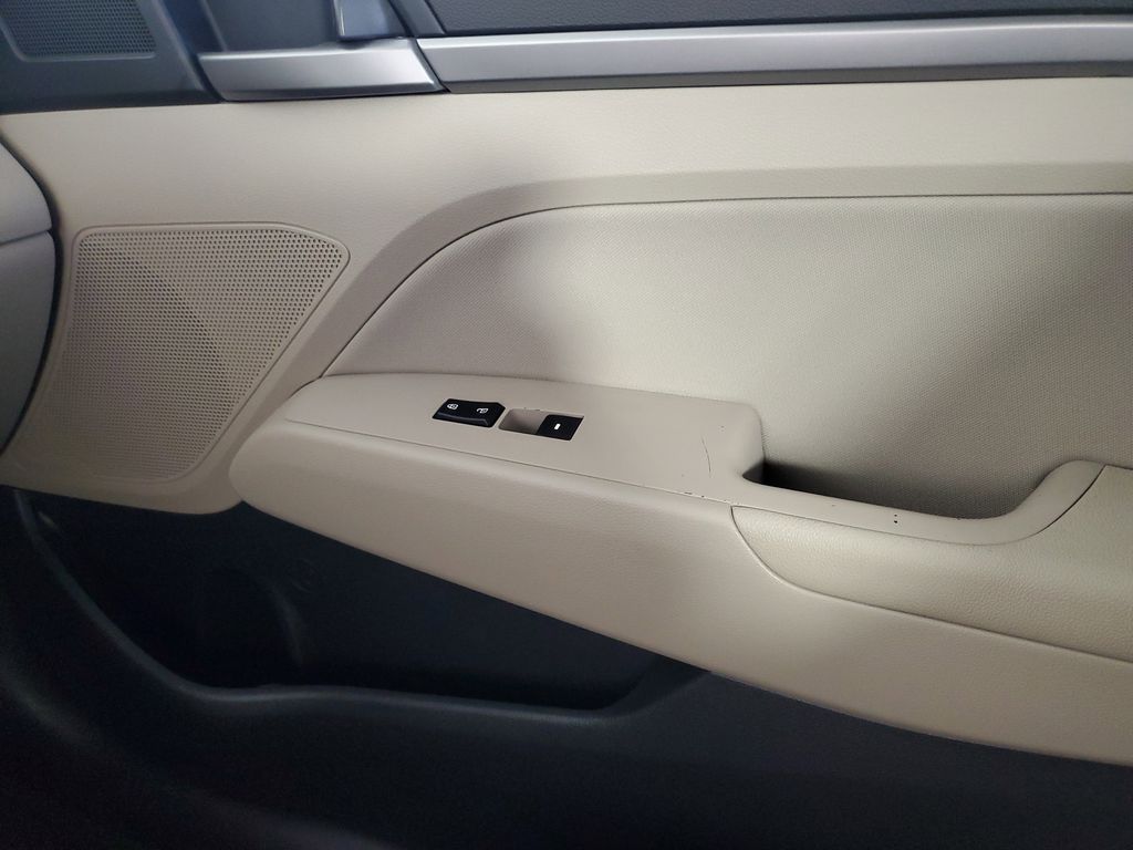 2018 Hyundai Elantra SEL photo 27