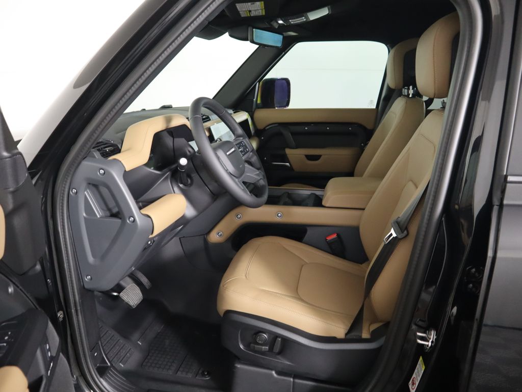 2025 Land Rover Defender 110 S photo 18