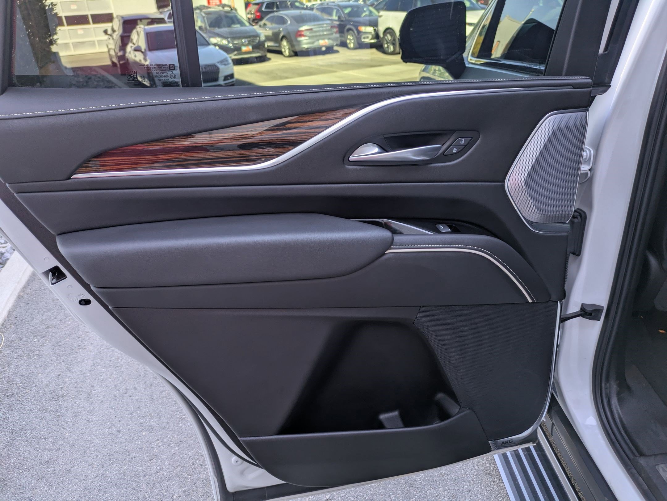 2024 Cadillac Escalade Premium Luxury photo 28