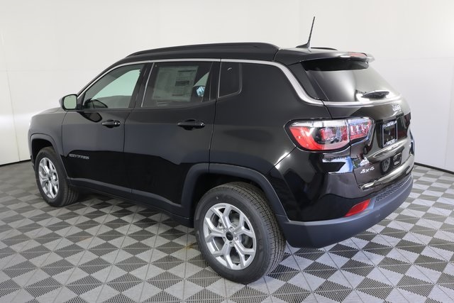 2025 Jeep Compass Latitude photo 4