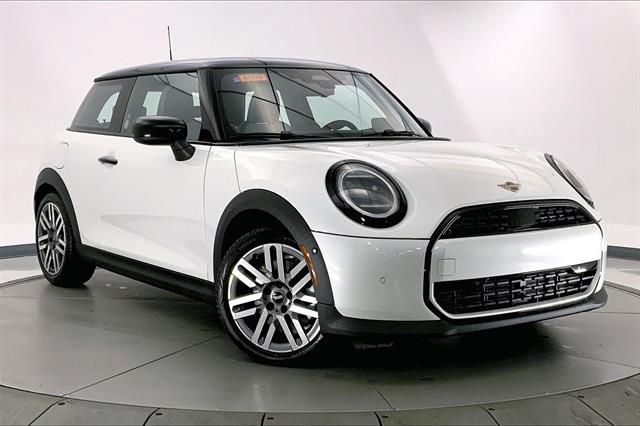 2026 MINI Hardtop 2 Door Oxford Edition's photo