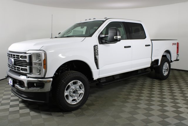 2026 Ford F-350 XLT photo 3