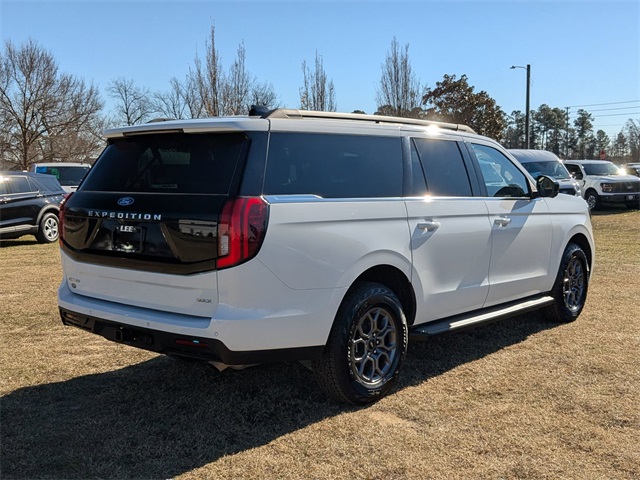 2025 Ford Expedition MAX photo 3