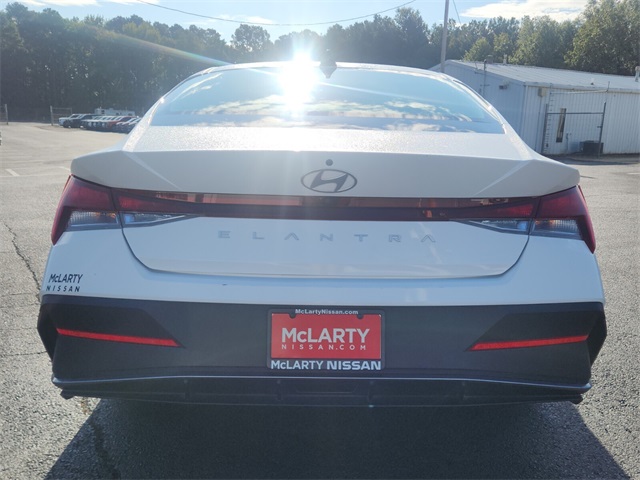 2024 Hyundai Elantra SEL photo 4