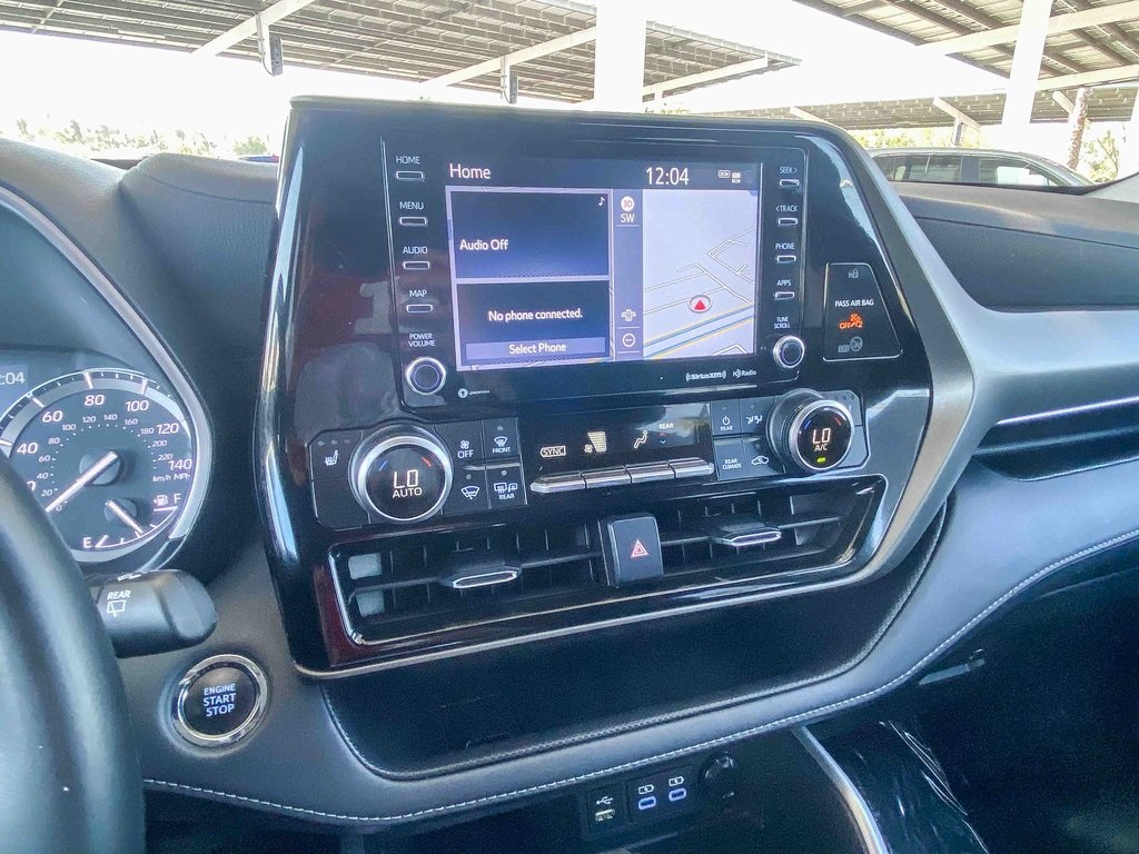 2022 Toyota Highlander XLE photo 22