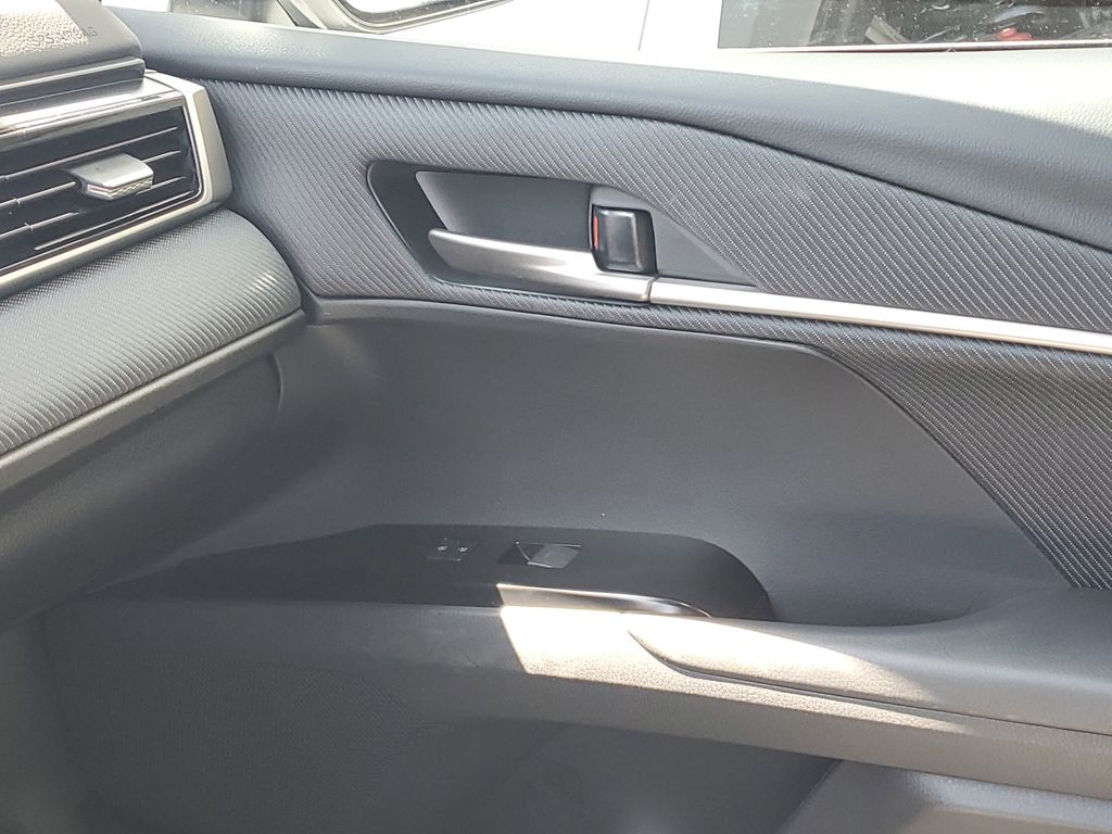 2025 Toyota Camry SE photo 23