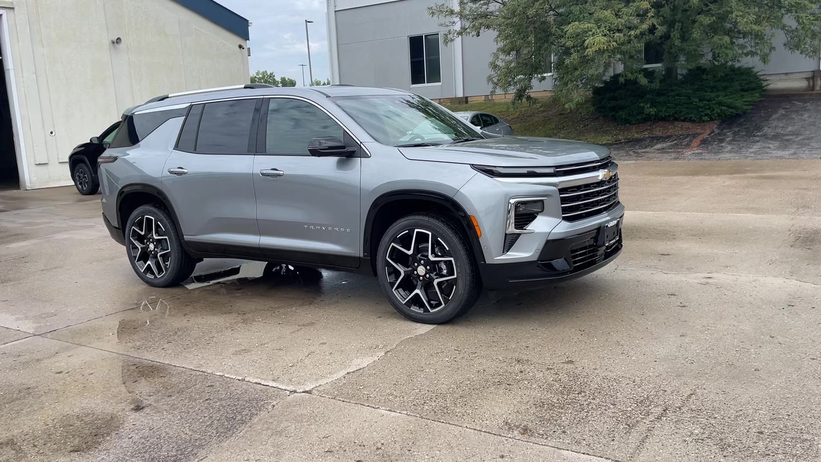 2026 Chevrolet Traverse High Country photo 2