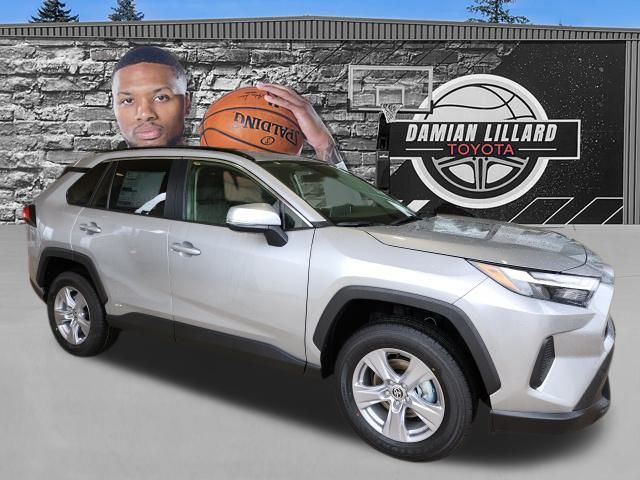 2025 Toyota RAV4 XLE's photo