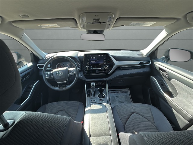 2020 Toyota Highlander LE photo 11
