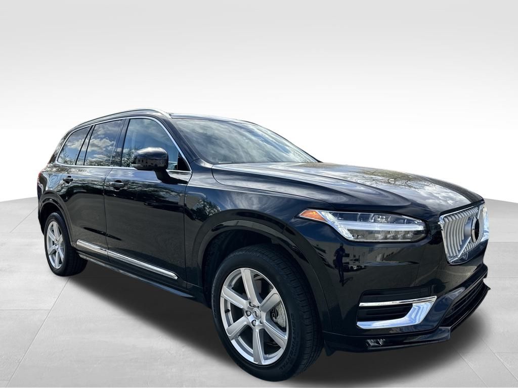 2024 Volvo XC90 B5 Core AWD photo 3