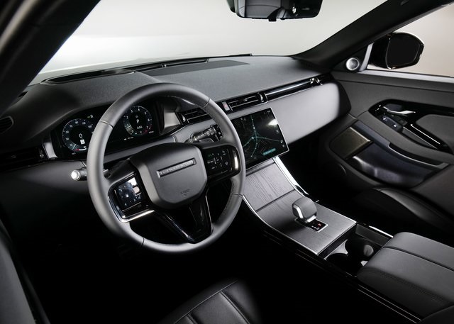 2026 Land Rover Range Rover Evoque Dynamic SE photo 15