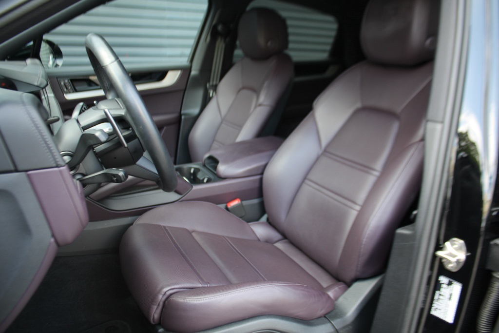 2025 Porsche Cayenne Coupe Base photo 5
