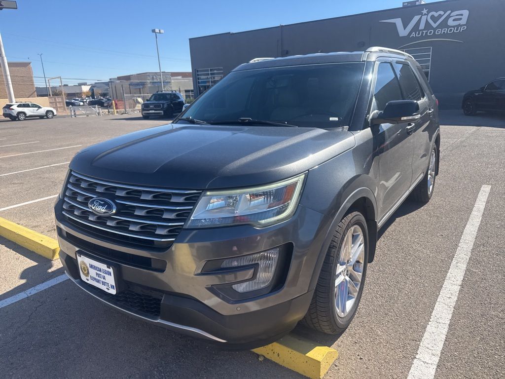 2017 Ford Explorer XLT photo 2