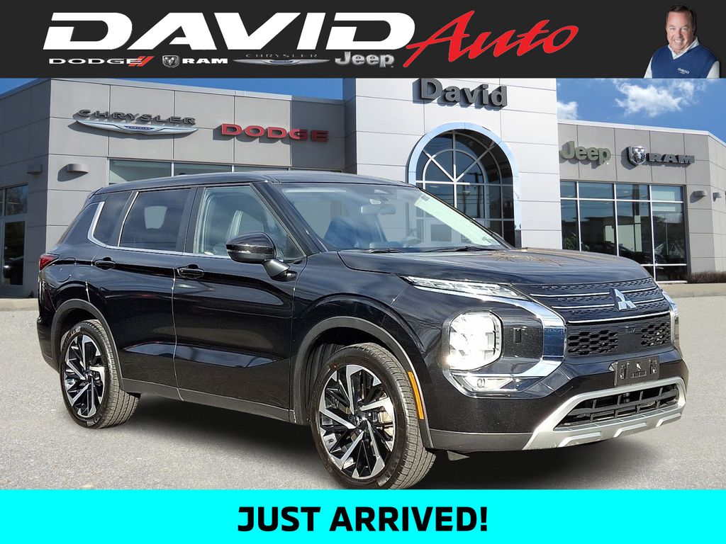 2023 Mitsubishi Outlander SE Special Edition's photo