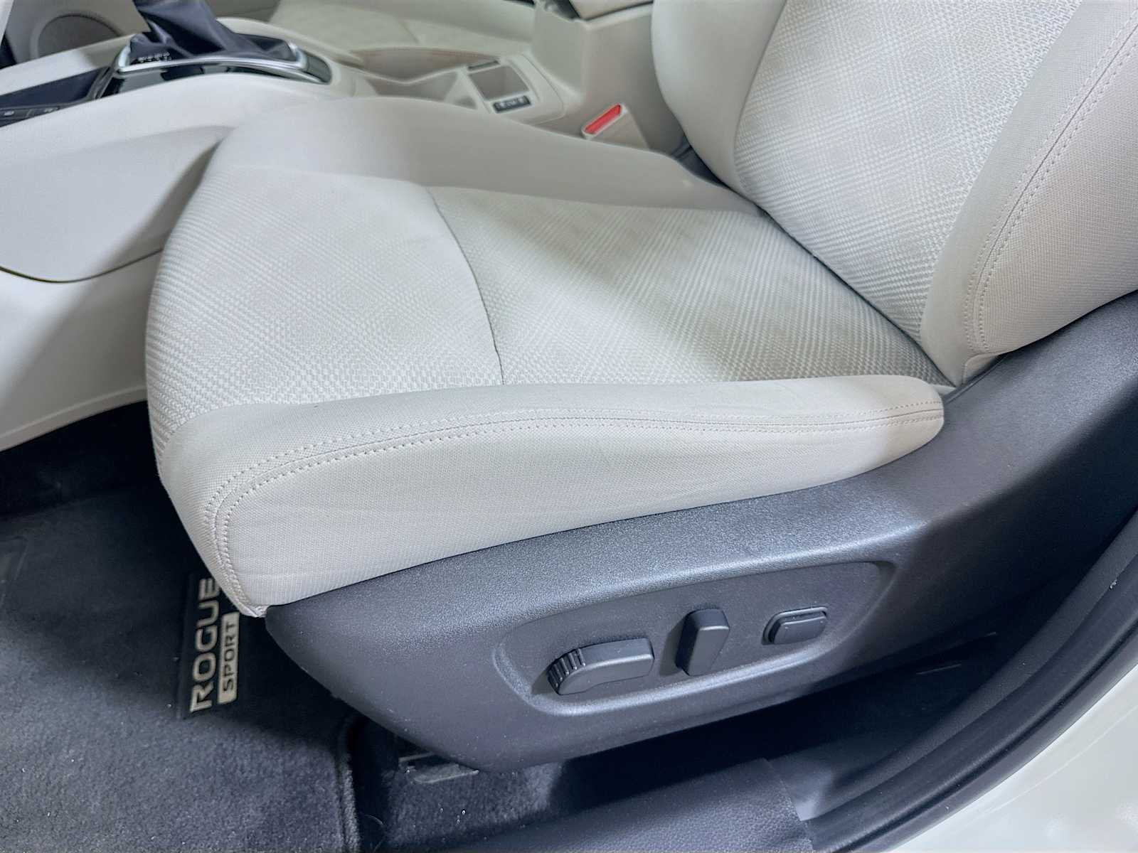 2019 Nissan Rogue Sport SV photo 18