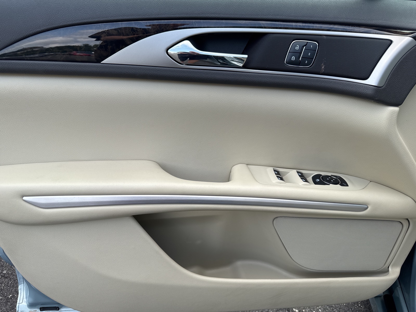 2013 Lincoln MKZ Hybrid photo 29