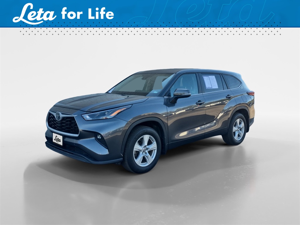 2024 Toyota Highlander LE's photo