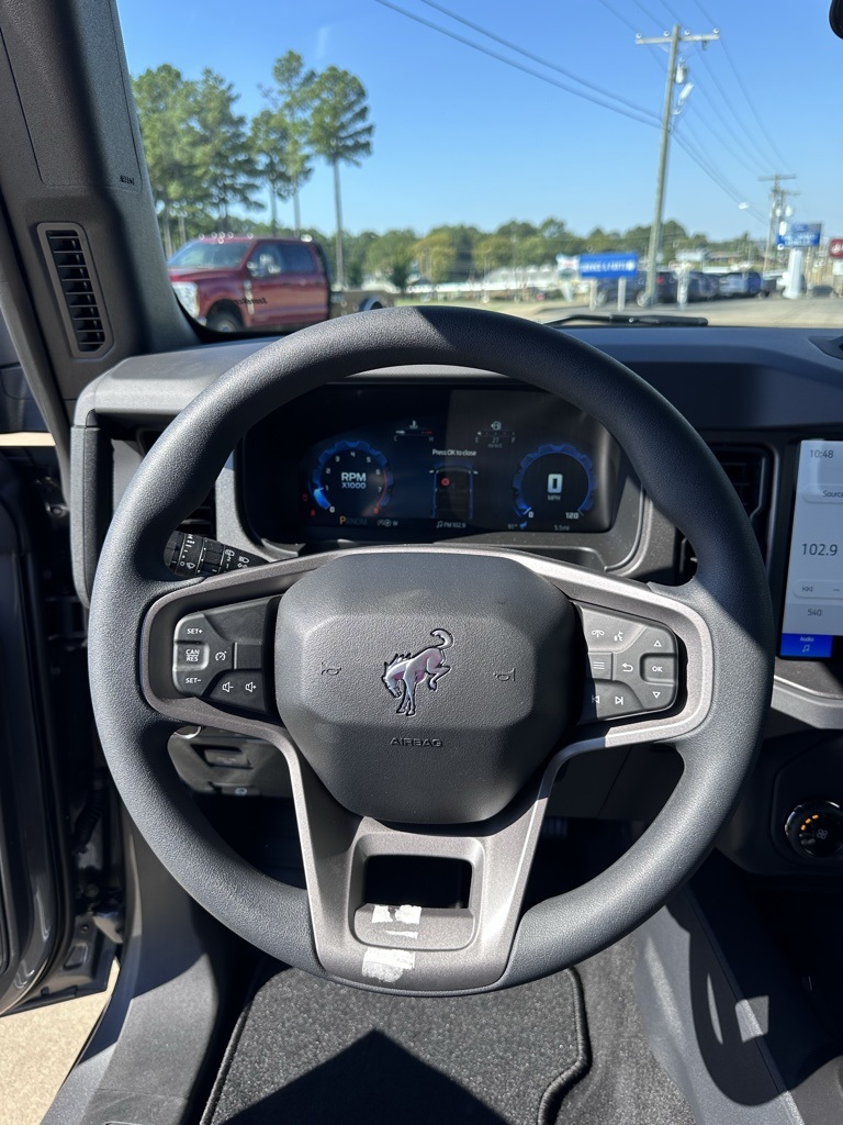 2025 Ford Bronco Base photo 8