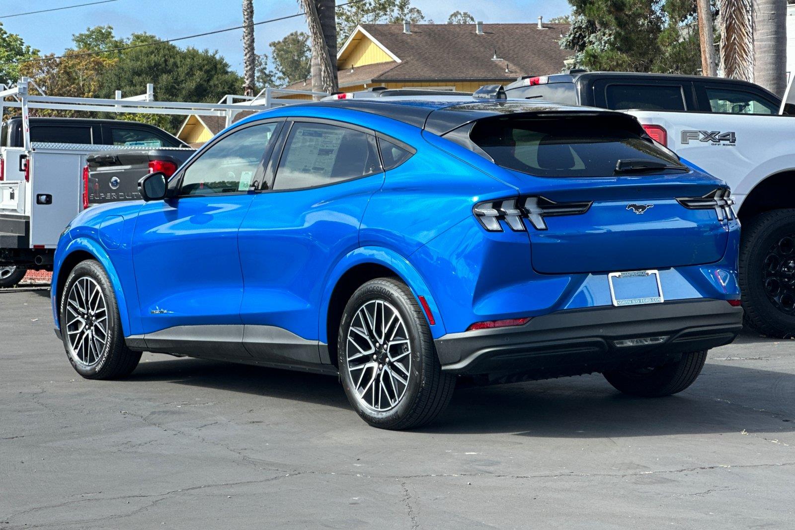 2025 Ford Mustang Mach-E Premium photo 4