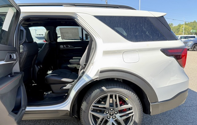 2025 Ford Explorer ST photo 34