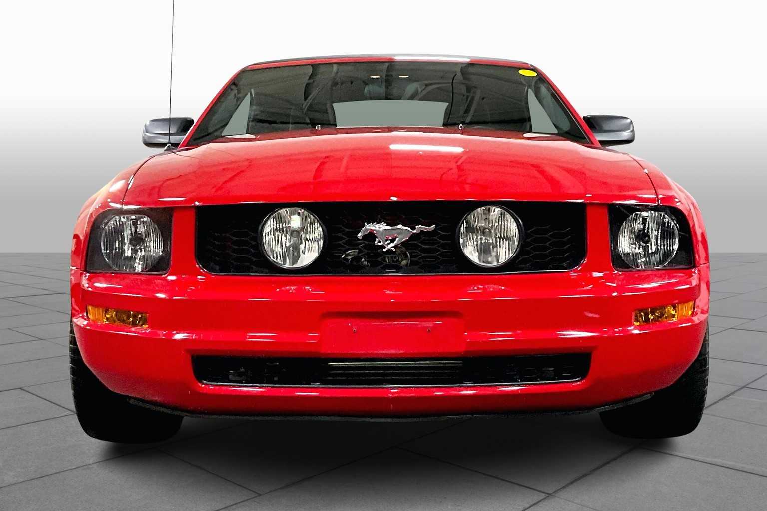 2006 Ford Mustang Convertible photo 3