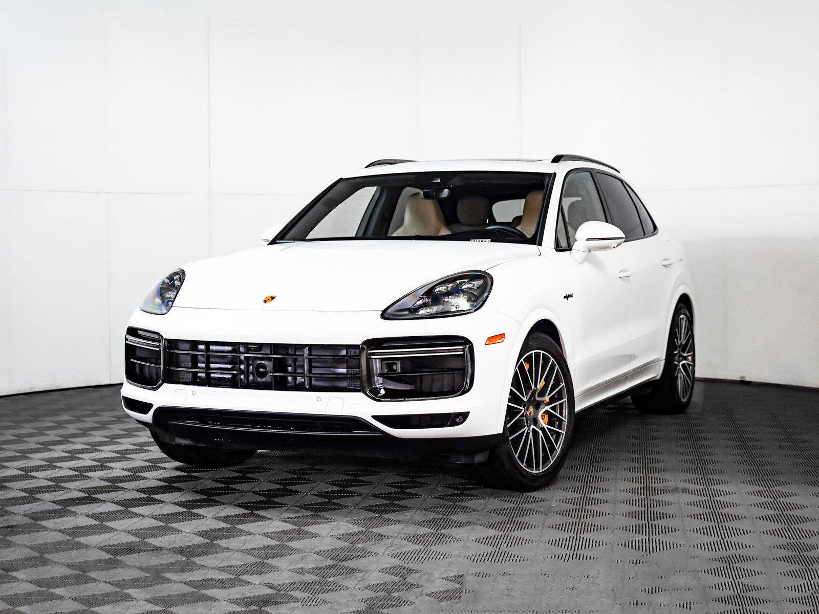2022 Porsche Cayenne Turbo S E-Hybrid's photo