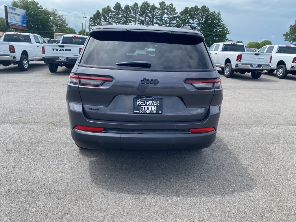 2025 Jeep Grand Cherokee Altitude photo 4