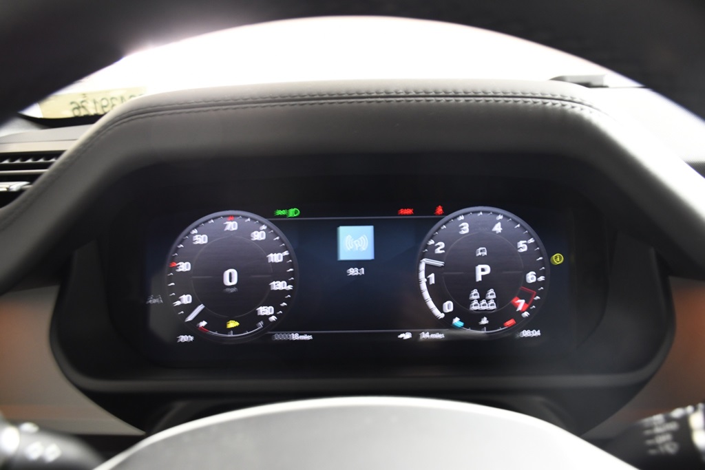 2025 Land Rover Defender 130 X-Dynamic SE photo 28