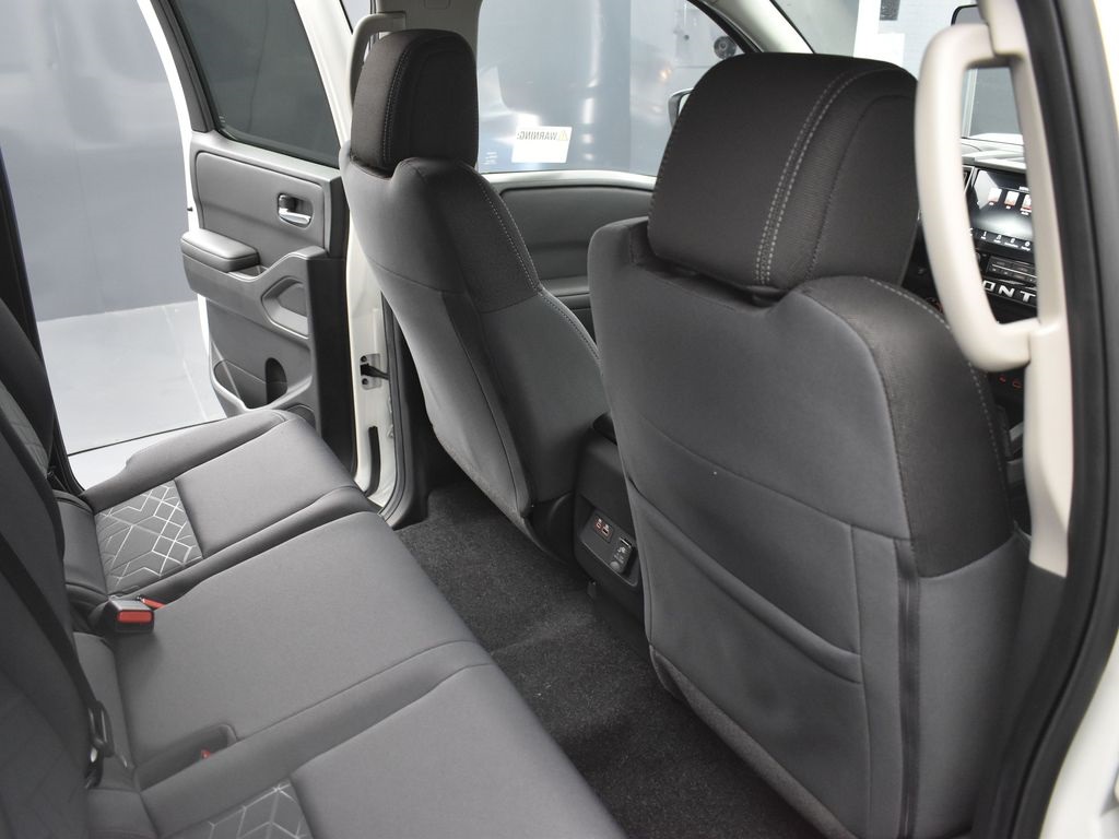 2025 Nissan Frontier SV photo 12