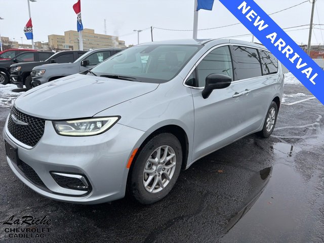 2024 Chrysler Pacifica Touring L's photo