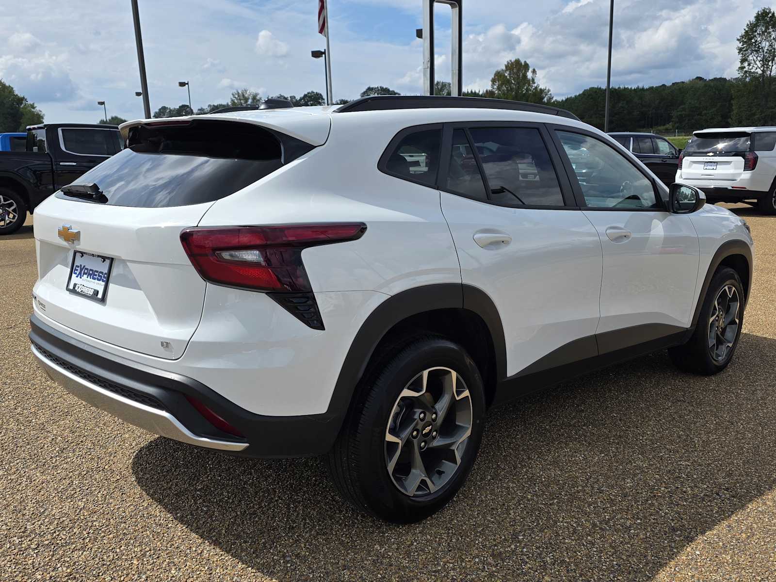 2024 Chevrolet Trax LT photo 2