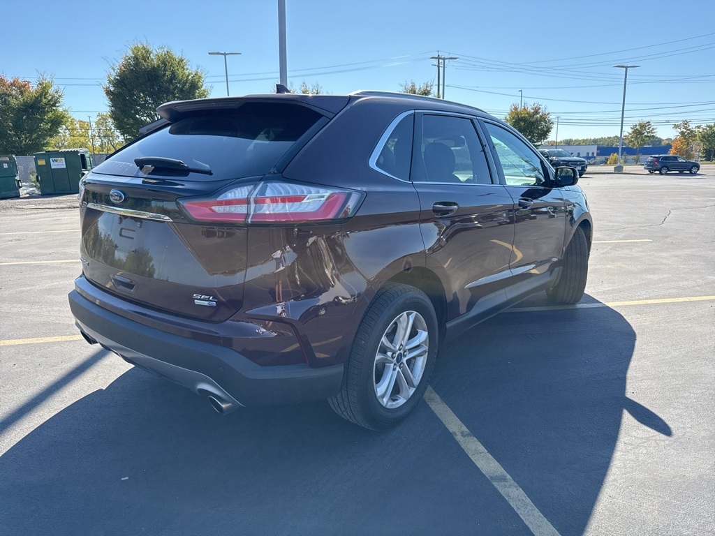 2019 Ford Edge SEL photo 2