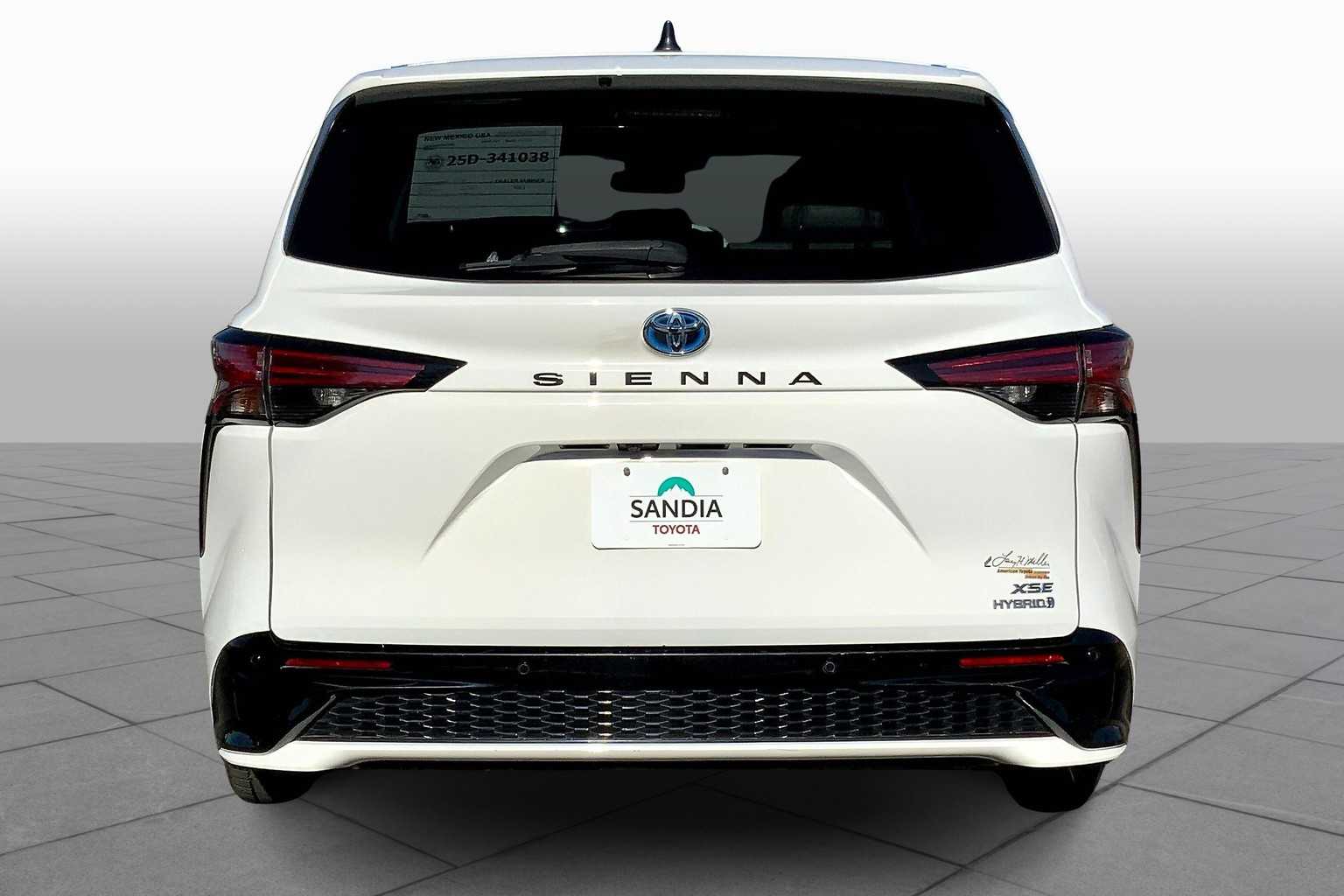2021 Toyota Sienna XSE photo 4