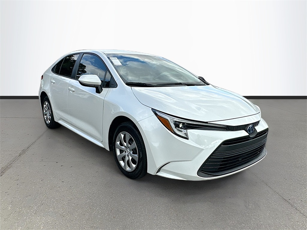 2024 Toyota Corolla LE's photo