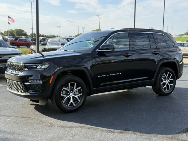 2025 Jeep Grand Cherokee Limited photo 3
