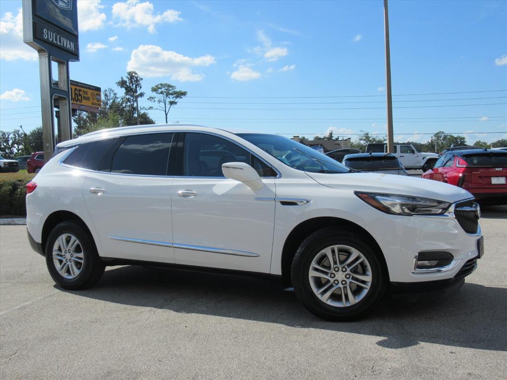 2018 Buick Enclave Essence photo 2