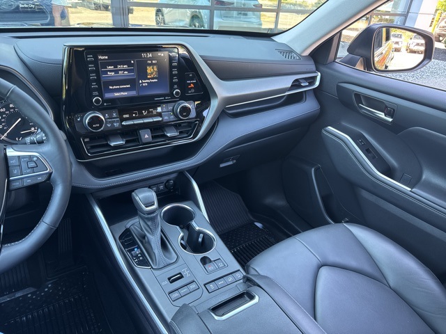 2021 Toyota Highlander XLE photo 32