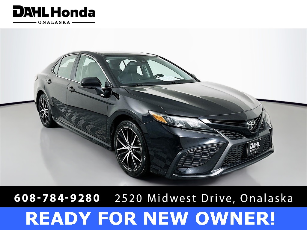 2024 Toyota Camry SE's photo