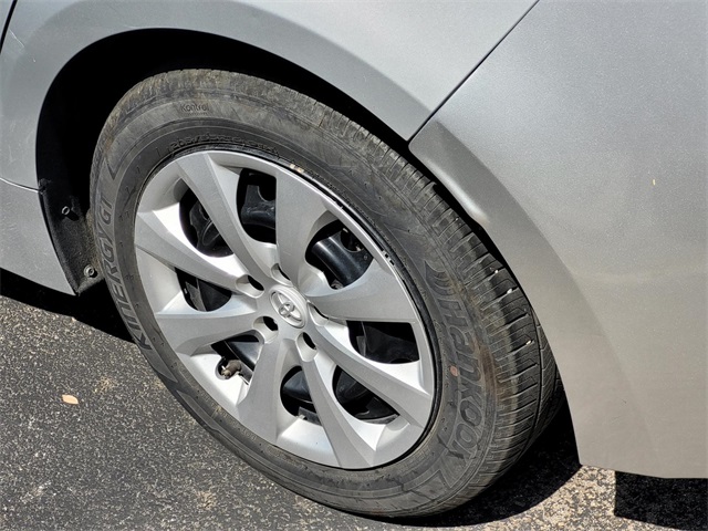 2024 Toyota Corolla LE photo 4
