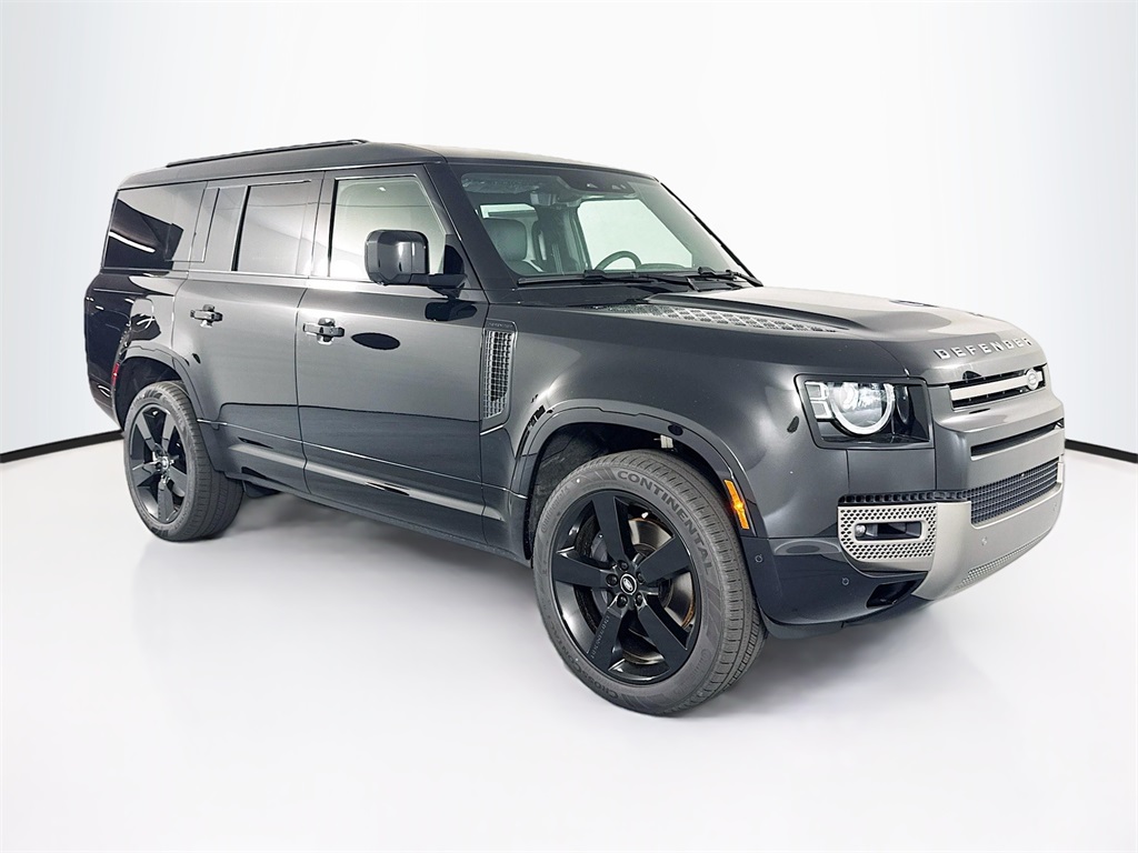 2025 Land Rover Defender 130 X-Dynamic SE photo 3