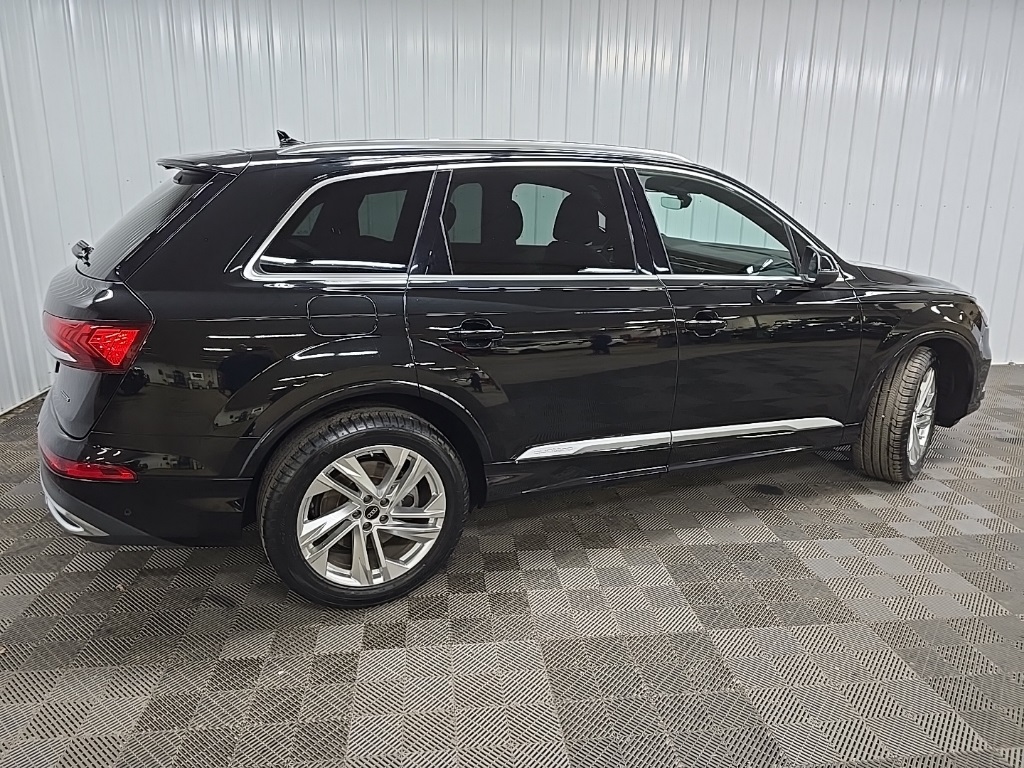 2023 Audi Q7 55 Premium Plus photo 3