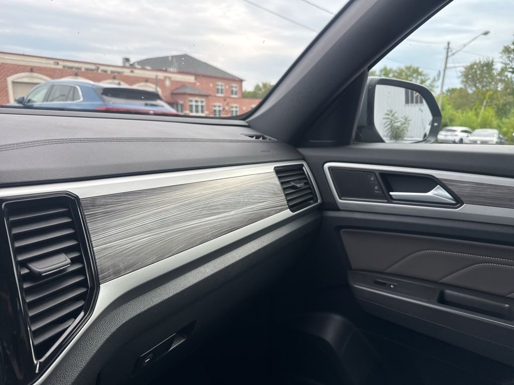 2022 Volkswagen Atlas Cross Sport SE Technology photo 40