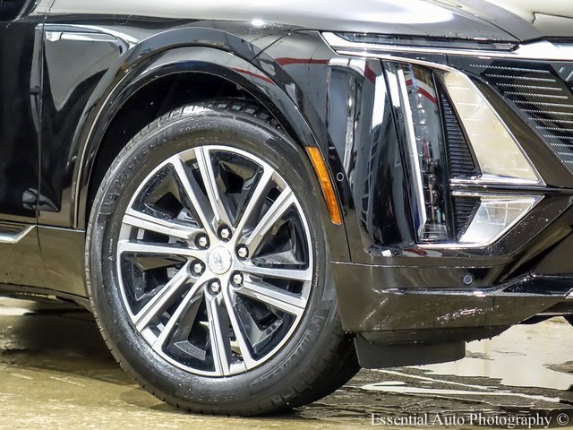 2025 Cadillac Lyriq Luxury photo 2