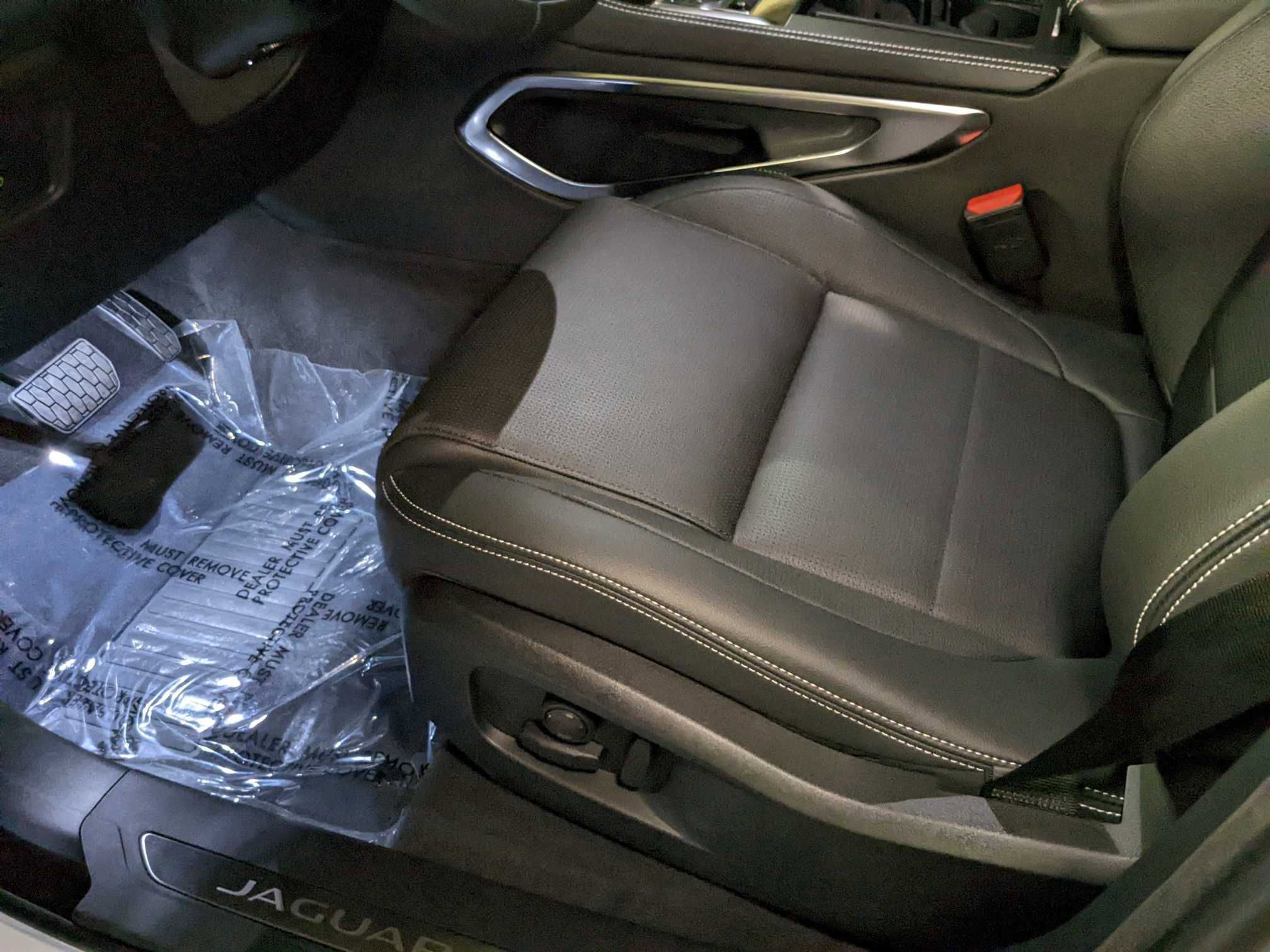 2025 Jaguar F-PACE P250 R-Dynamic S photo 4