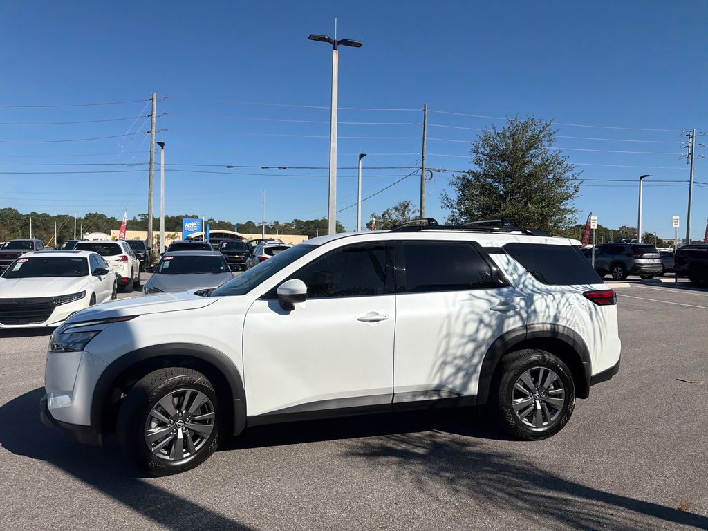 2025 Nissan Pathfinder SV photo 3